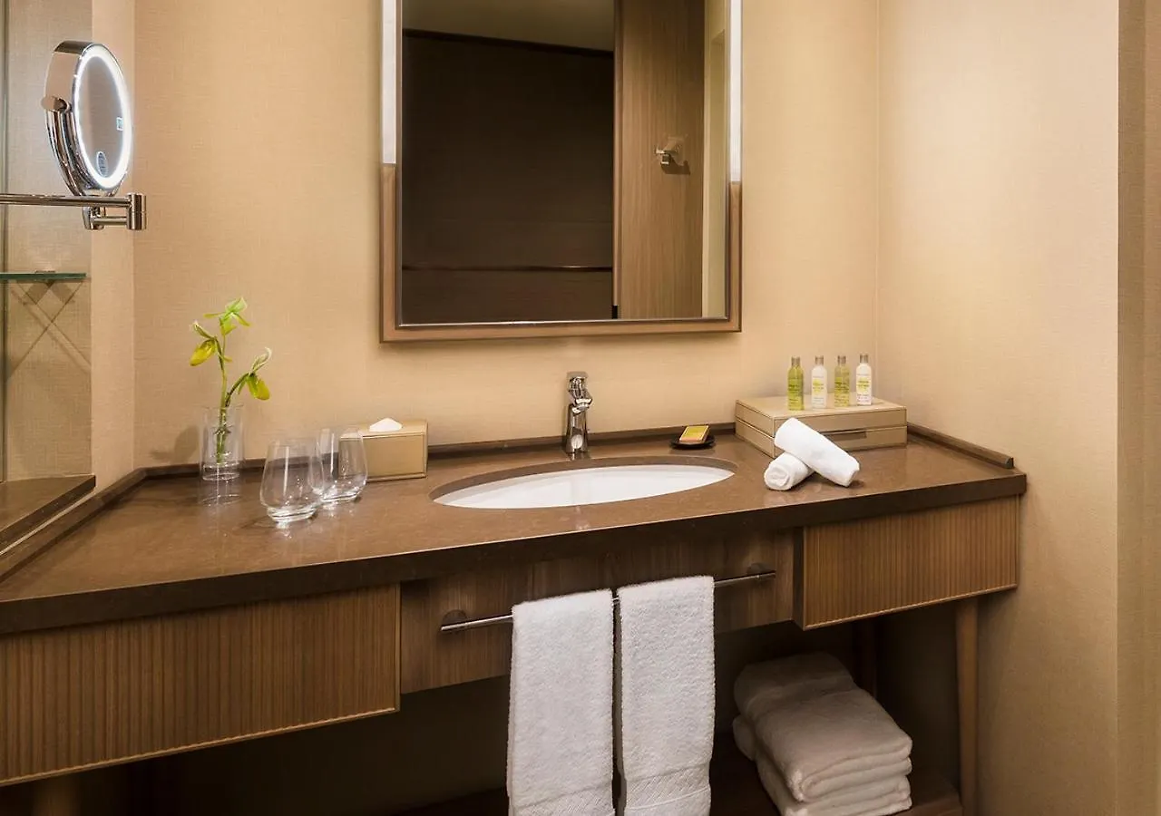 Hilton Hiroshima Hotel 4*,